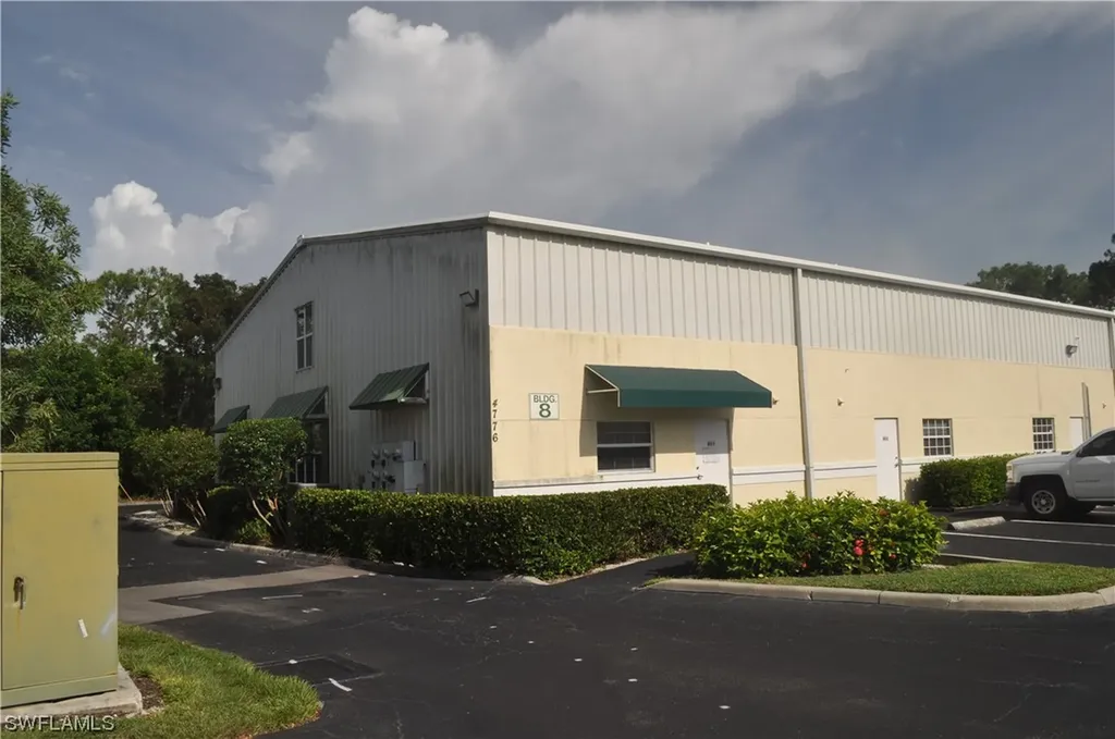 4776 Radio Road Naples FL 34104