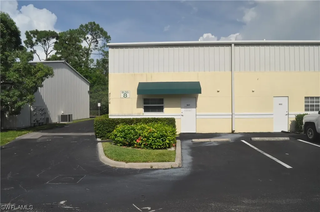 4776 Radio Road Naples FL 34104