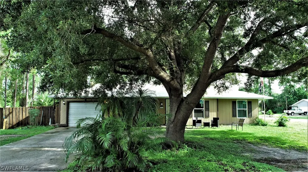 2707 E 3rd Street Lehigh Acres FL 33936