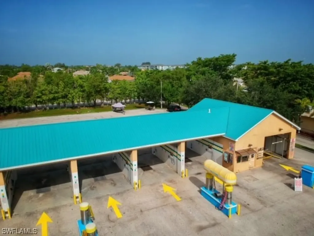 Cape Coral FL, 3826 Chiquita Boulevard S