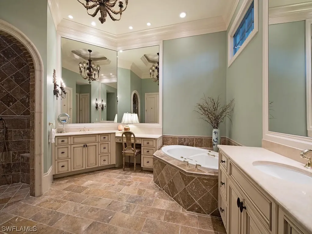 1613 Chinaberry Way Naples FL 34105