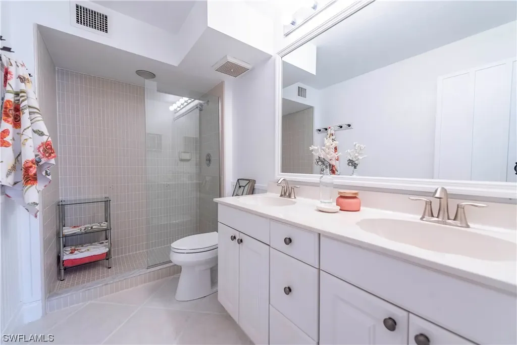 3107 Riviera Drive Naples FL 34103
