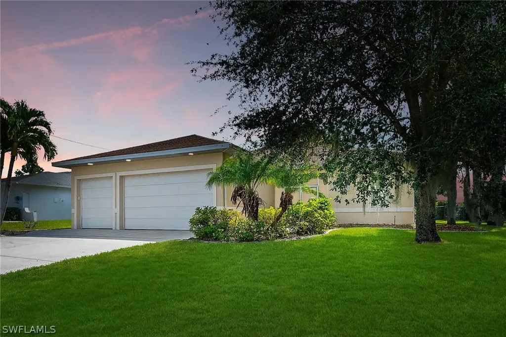 525 SE 16th Place Cape Coral FL 33990