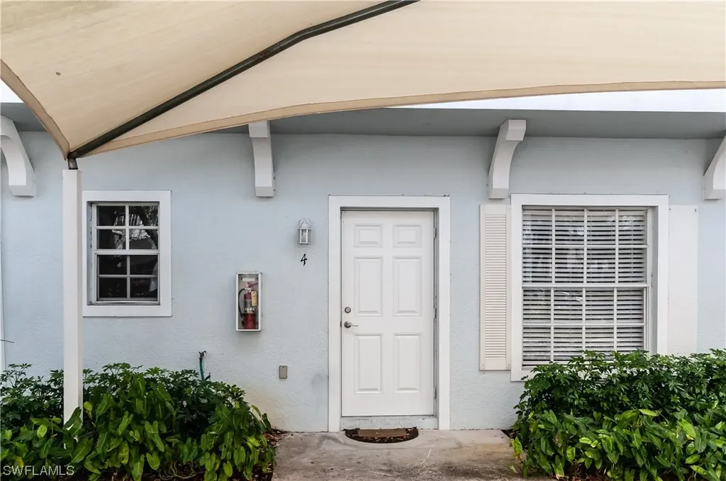 3258 Tamara Drive Naples FL 34109