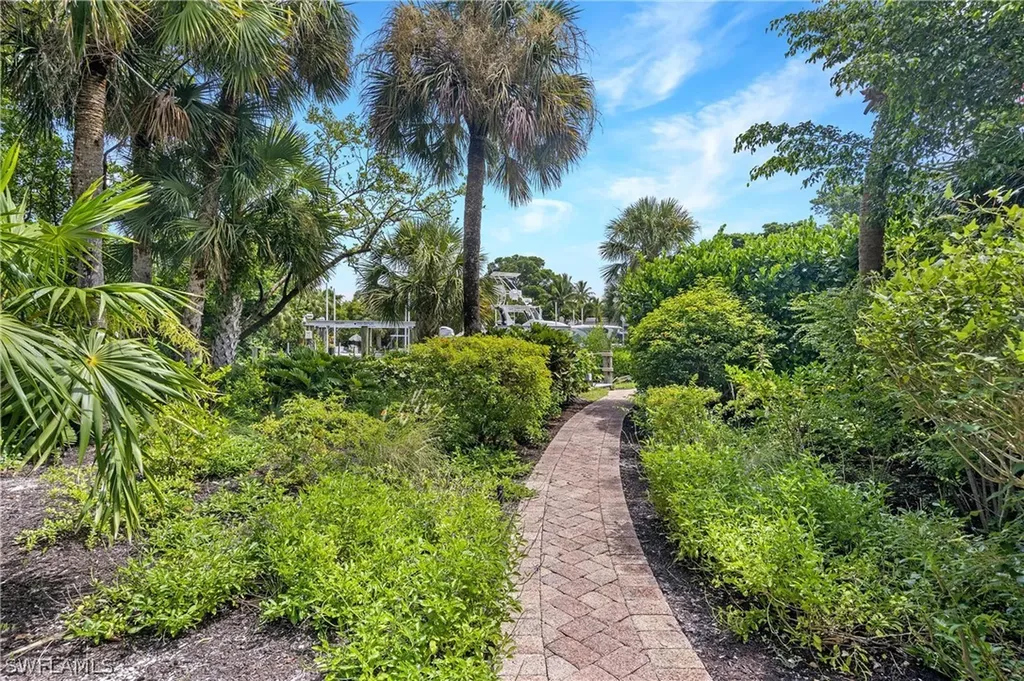518 N Yachtsman Drive Sanibel FL 33957