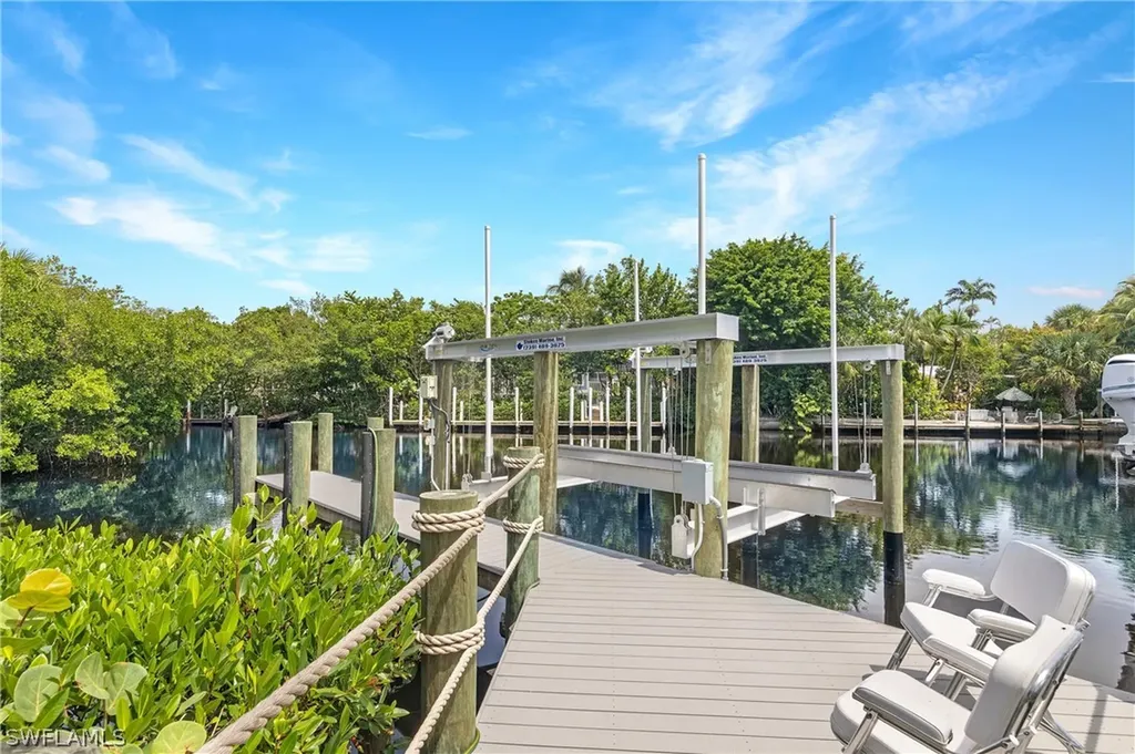 518 N Yachtsman Drive Sanibel FL 33957