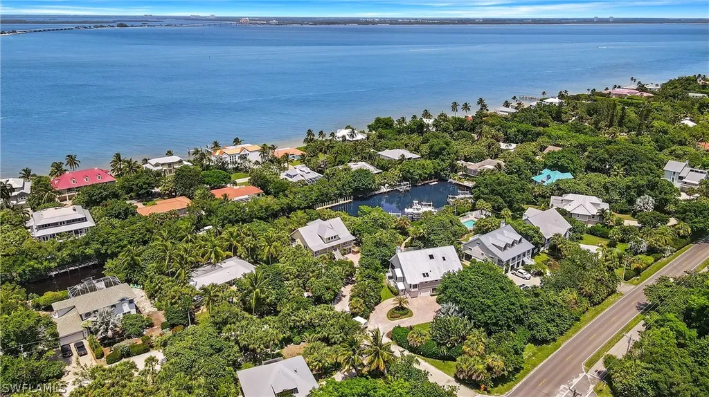 518 N Yachtsman Drive Sanibel FL 33957