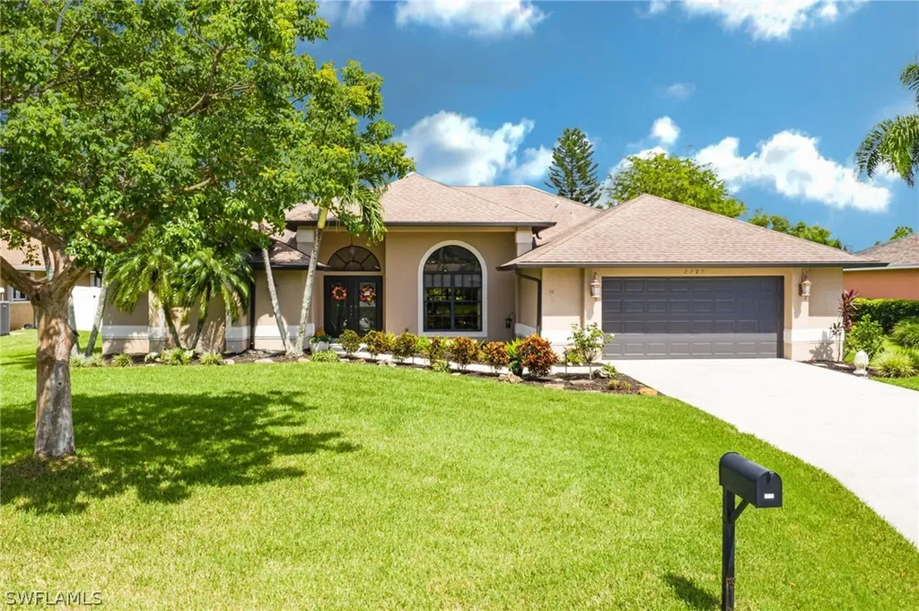 2725 SW 12th Place Cape Coral FL 33914
