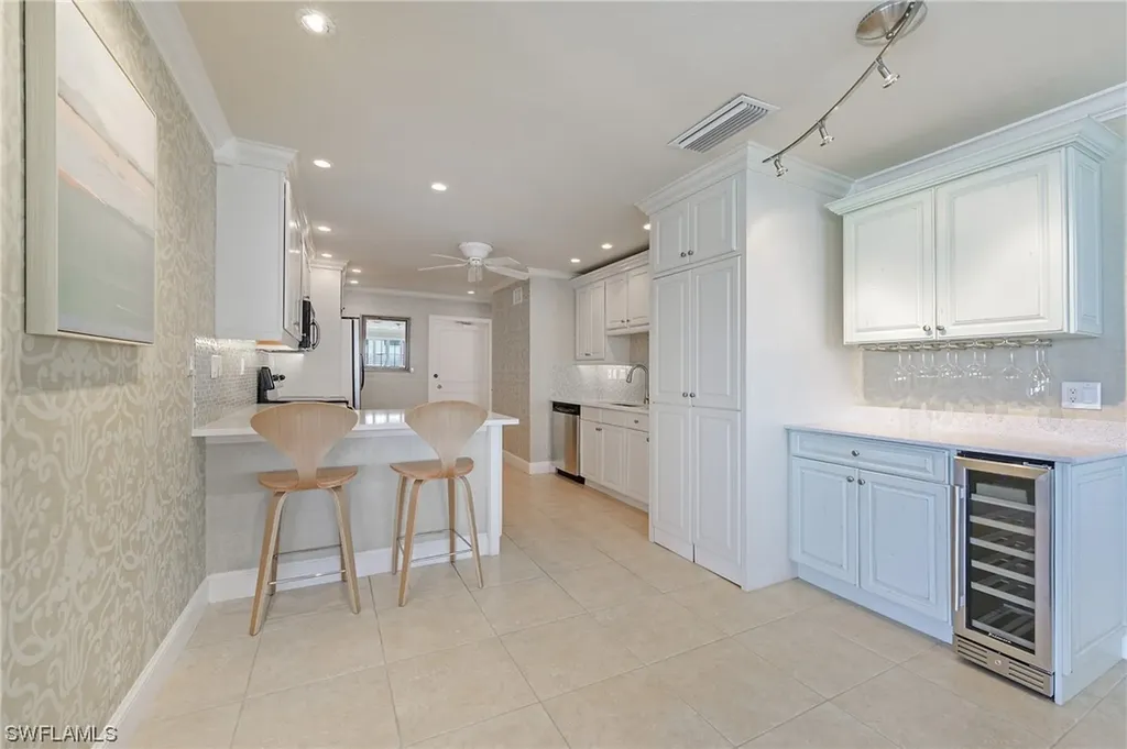 2011 Gulf Shore Boulevard N Naples FL 34102
