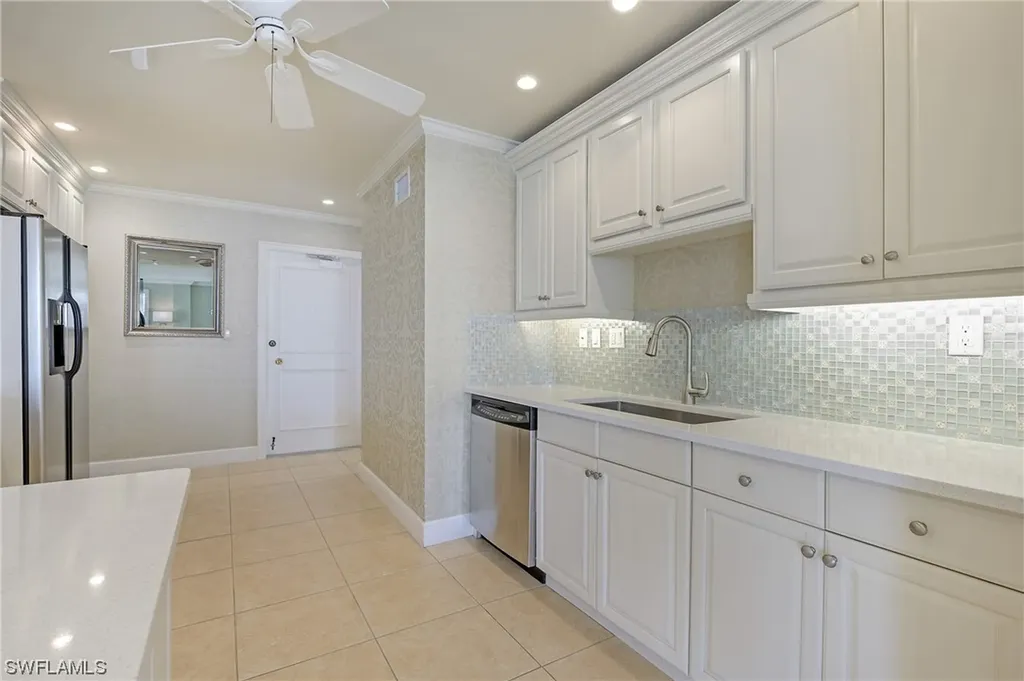 2011 Gulf Shore Boulevard N Naples FL 34102
