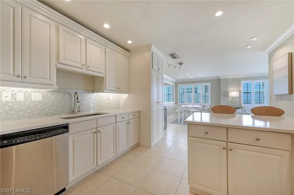 2011 Gulf Shore Boulevard N Naples FL 34102
