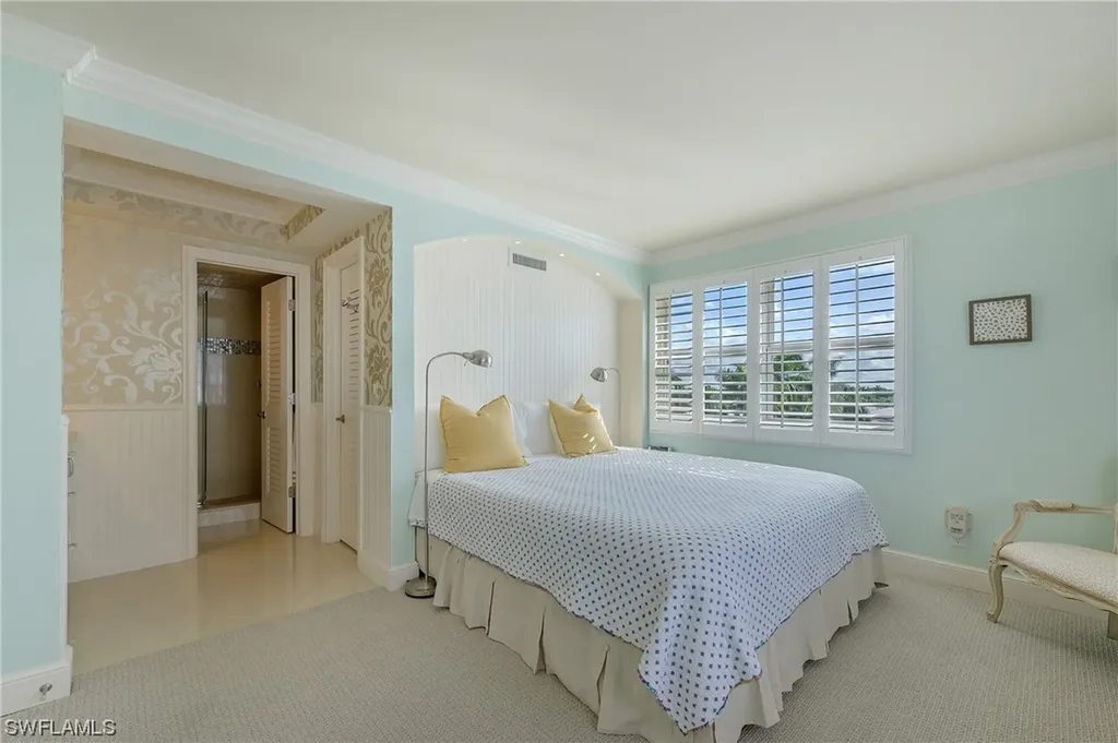 2011 Gulf Shore Boulevard N Naples FL 34102