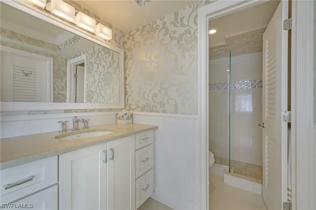 2011 Gulf Shore Boulevard N Naples FL 34102