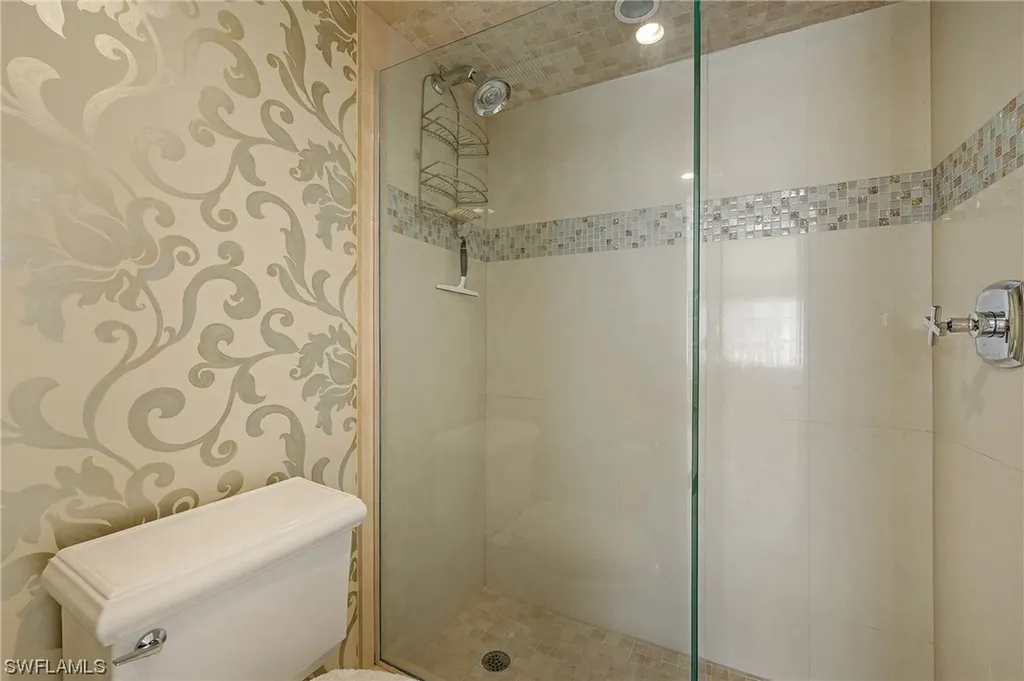 2011 Gulf Shore Boulevard N Naples FL 34102