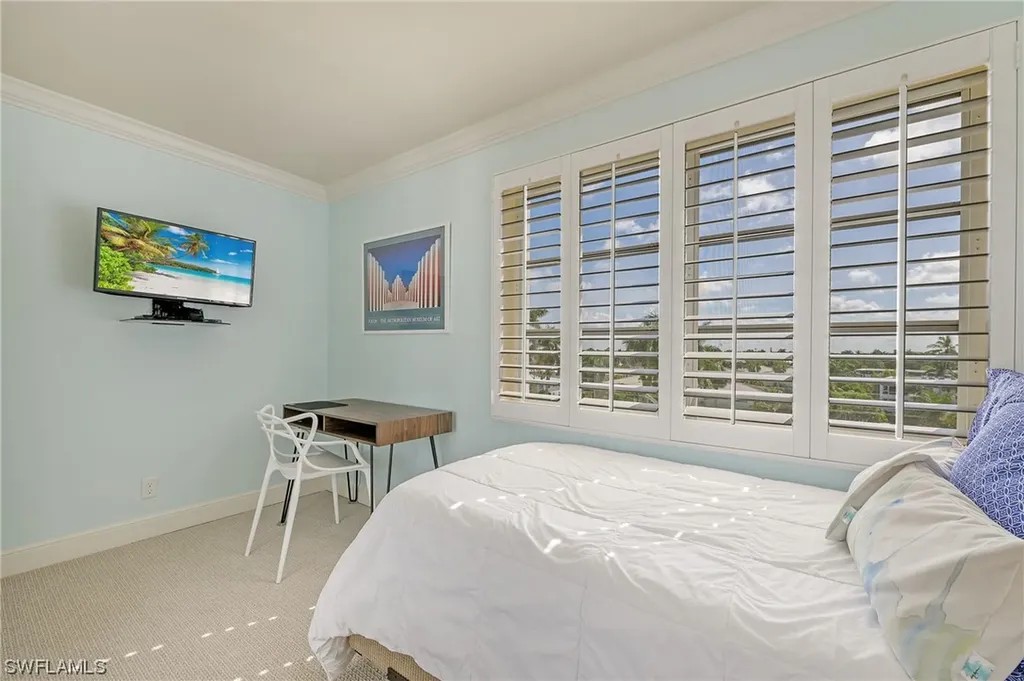 2011 Gulf Shore Boulevard N Naples FL 34102