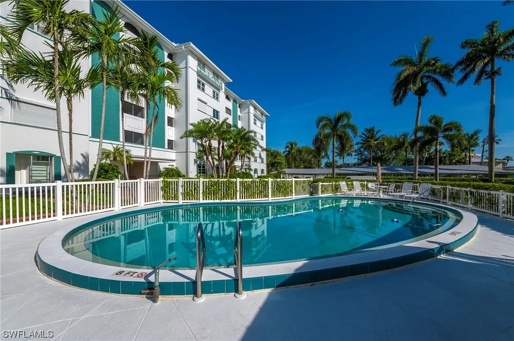 2011 Gulf Shore Boulevard N Naples FL 34102