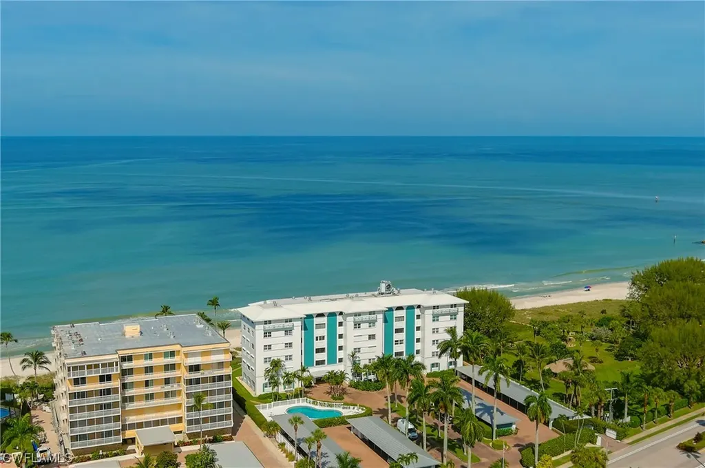 2011 Gulf Shore Boulevard N Naples FL 34102