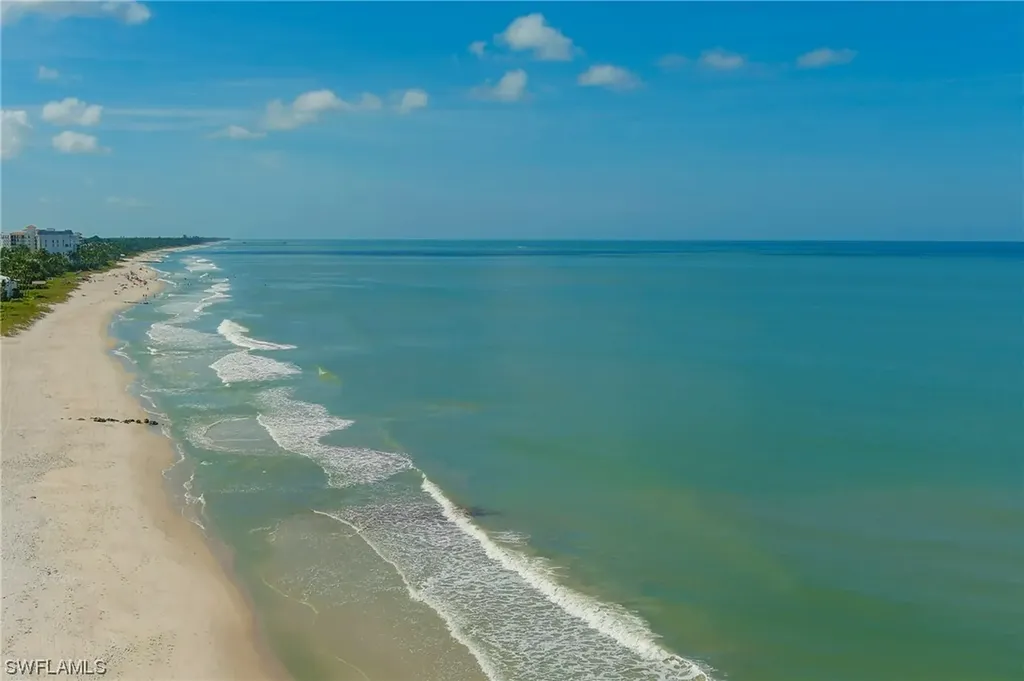 2011 Gulf Shore Boulevard N Naples FL 34102