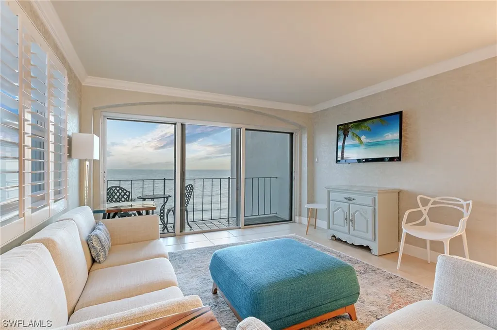 2011 Gulf Shore Boulevard N Naples FL 34102