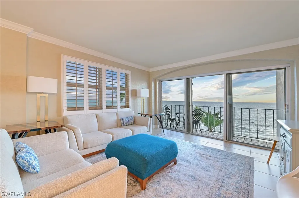 2011 Gulf Shore Boulevard N Naples FL 34102