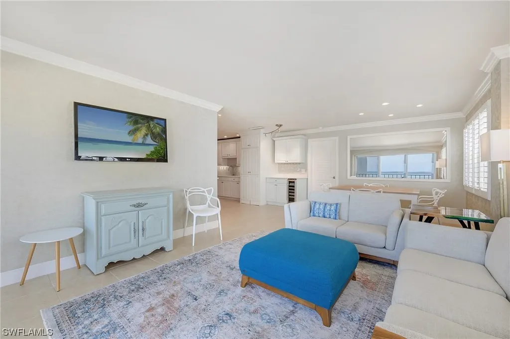2011 Gulf Shore Boulevard N Naples FL 34102