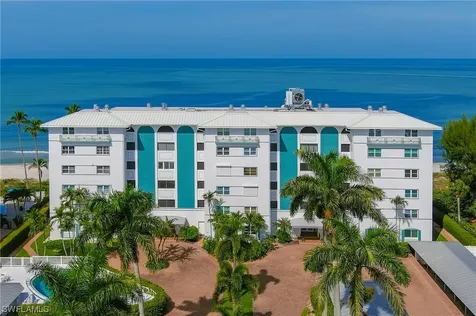 2011 Gulf Shore Boulevard N Naples FL 34102