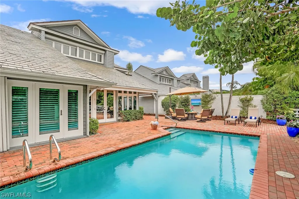 654 Bridgeway Lane Naples FL 34108