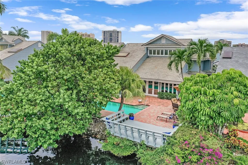 654 Bridgeway Lane Naples FL 34108