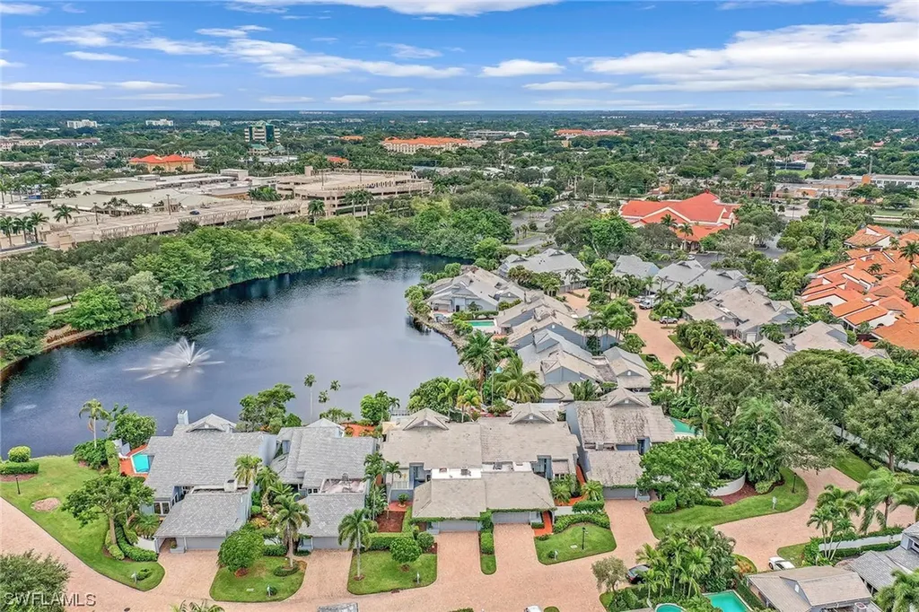 654 Bridgeway Lane Naples FL 34108