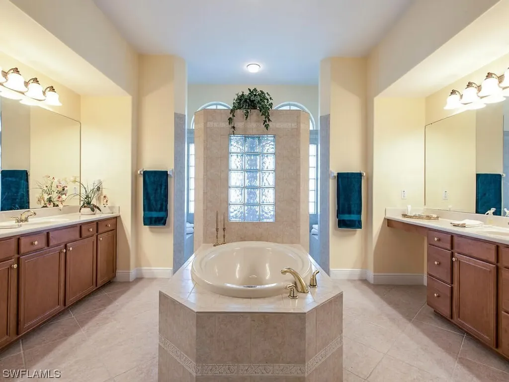 5100 Cerromar Drive Naples FL 34112