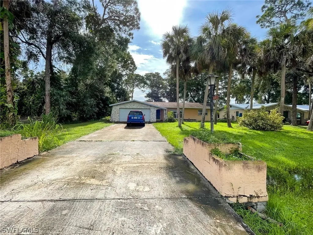 2326 Davis Boulevard Fort Myers FL 33905