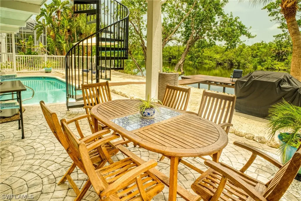 2030 Sunrise Circle Sanibel FL 33957