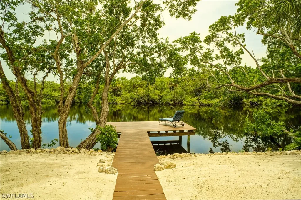 2030 Sunrise Circle Sanibel FL 33957