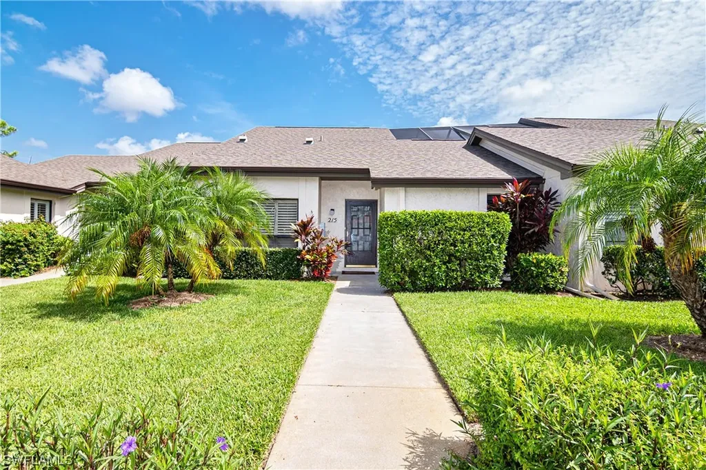 Naples FL, 215 Deerwood Circle, Unit 11-8