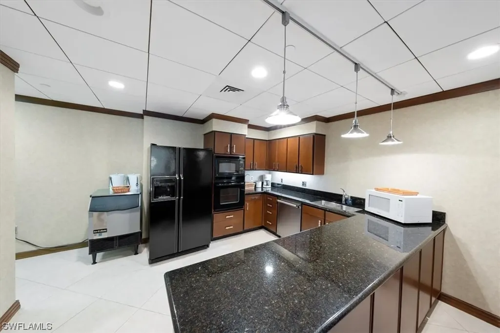 7515 Pelican Bay Boulevard Naples FL 34108