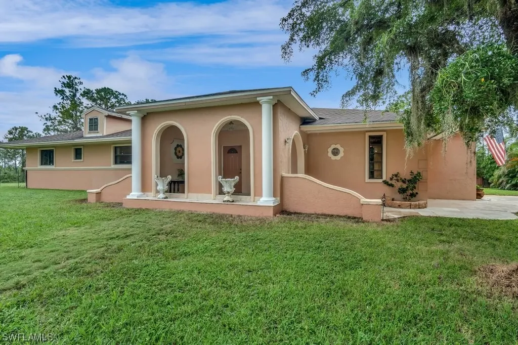 Naples FL, 1620 Desoto Boulevard N