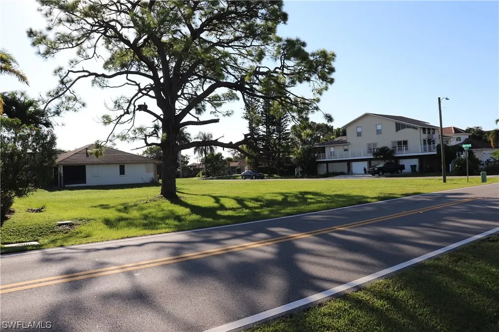 0 Vanderbilt Drive Naples FL 34108