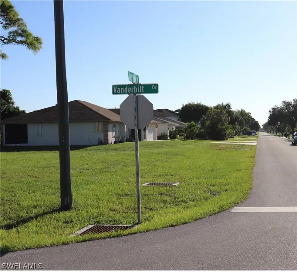 0 Vanderbilt Drive Naples FL 34108