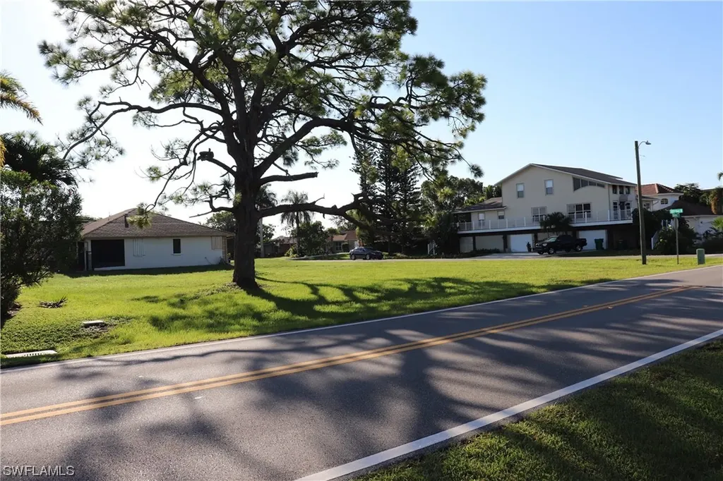 0 Vanderbilt Drive Naples FL 34108