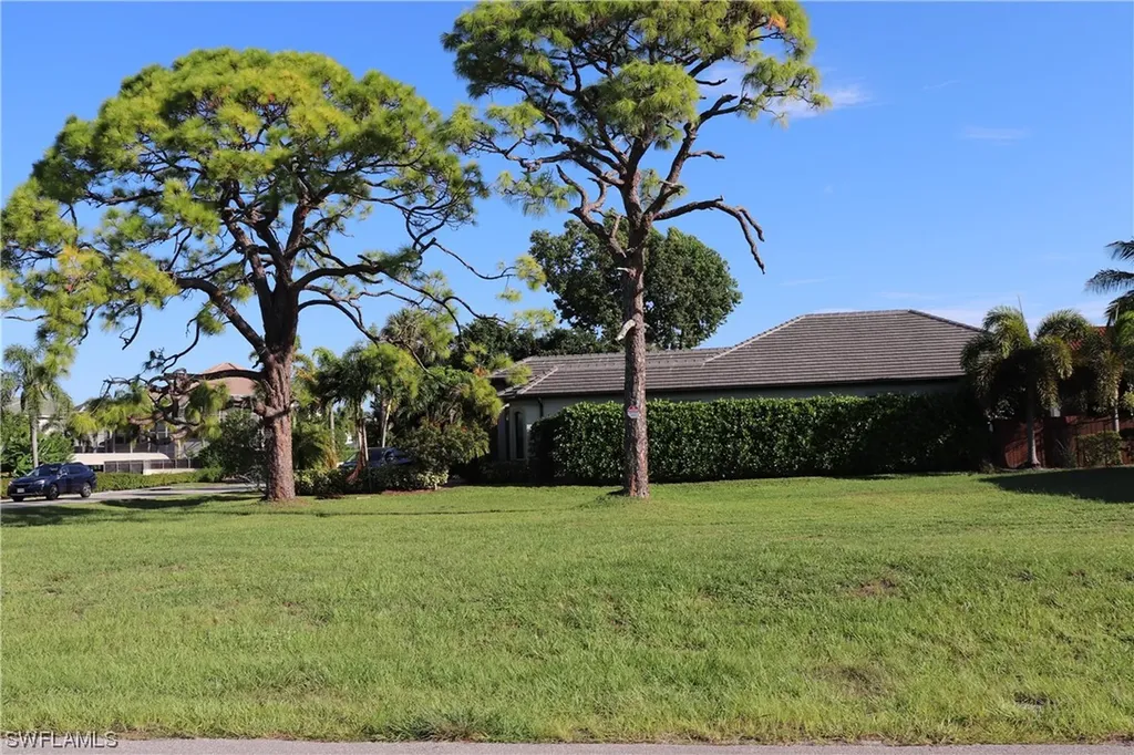0 Vanderbilt Drive Naples FL 34108