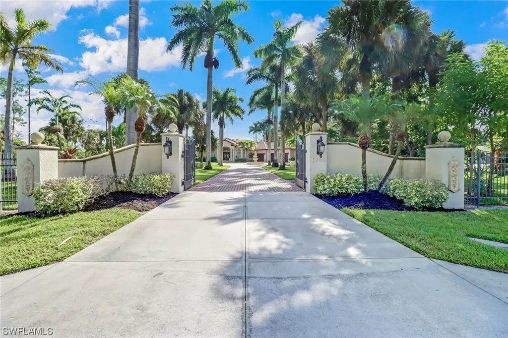 1896 Oakes Boulevard Naples FL 34119