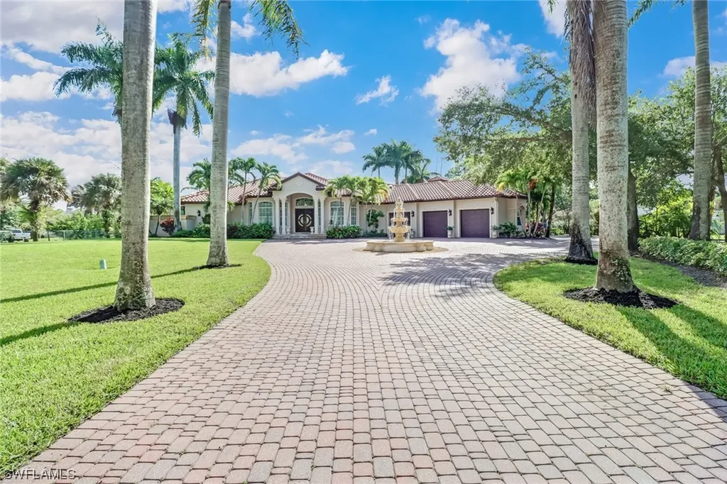 1896 Oakes Boulevard Naples FL 34119