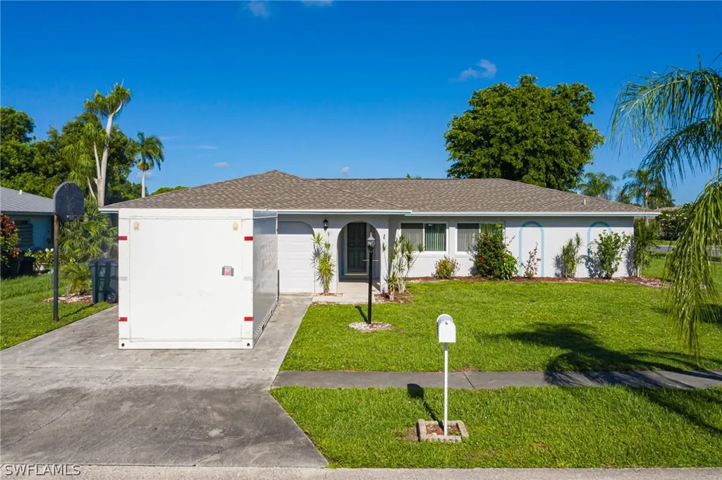 6961 Essex Drive Fort Myers FL 33919