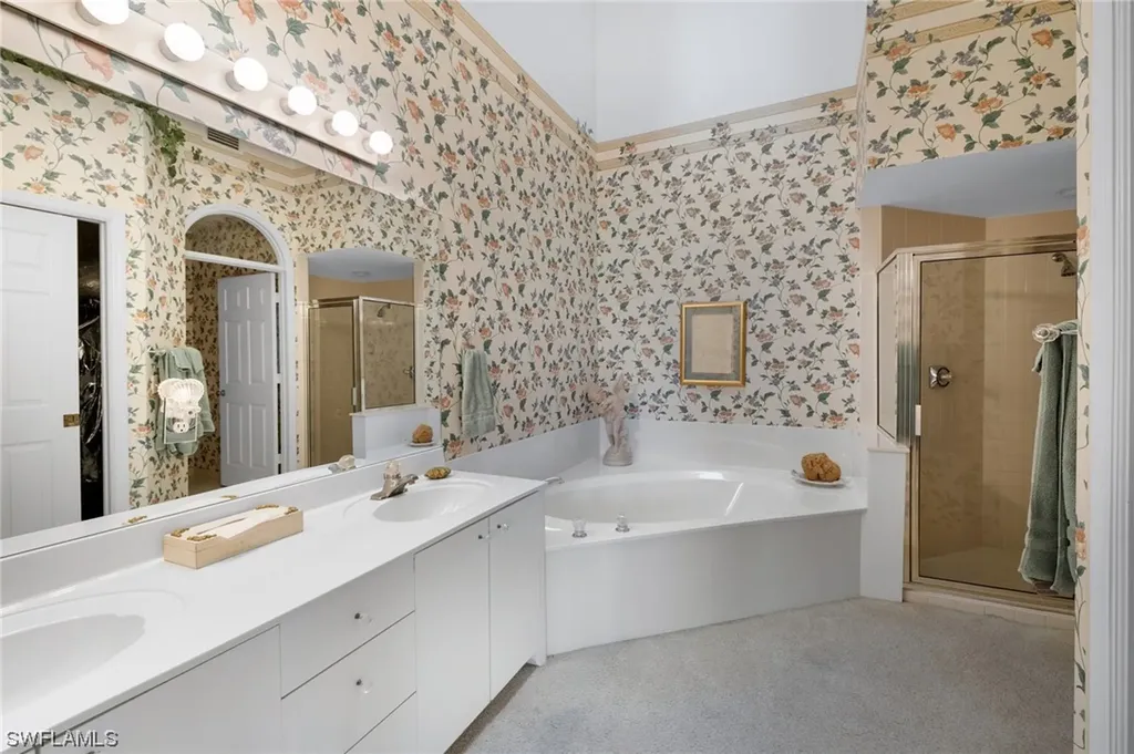 68 Water Oaks Way Naples FL 34105