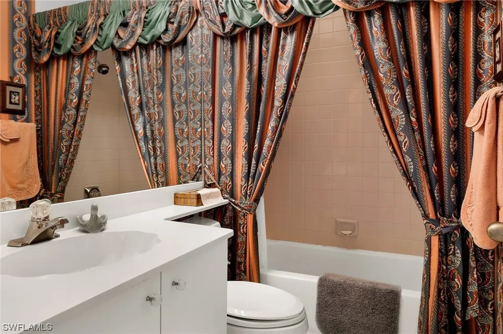68 Water Oaks Way Naples FL 34105