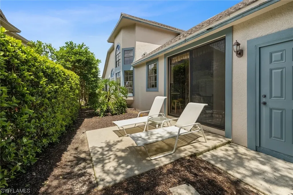 68 Water Oaks Way Naples FL 34105