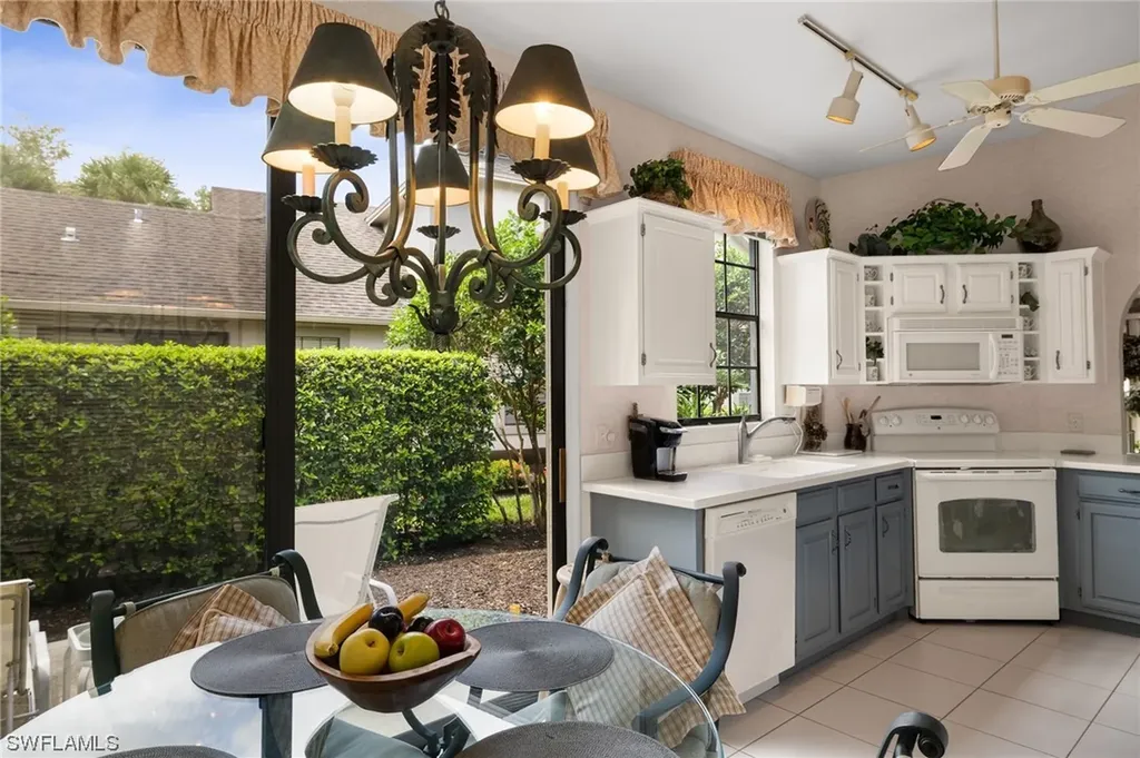 68 Water Oaks Way Naples FL 34105
