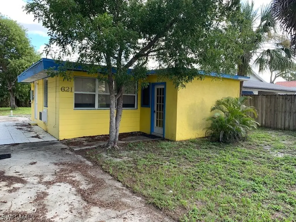 621 105th Avenue N Naples FL 34108