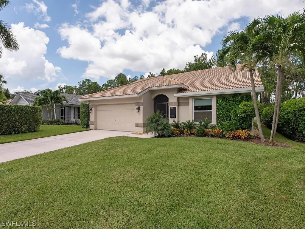 105 Saint James Way Naples FL 34104