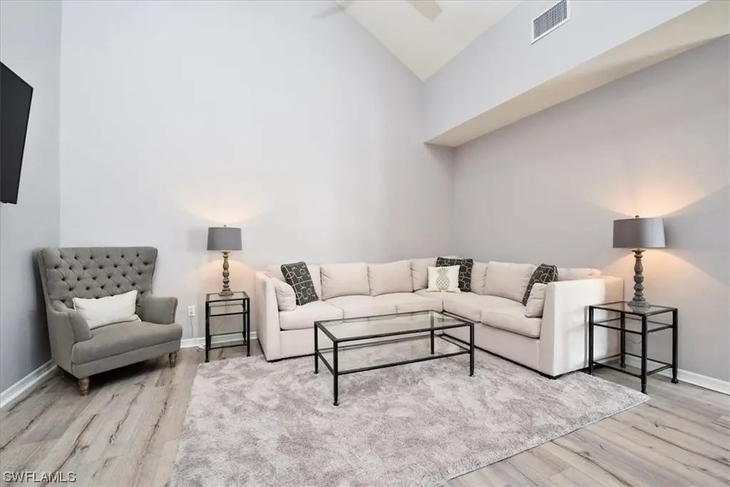 4536 Court Way Naples FL 34109